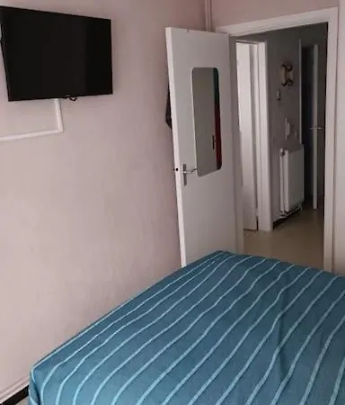 : Super A 50 M De La Plage. Appartement